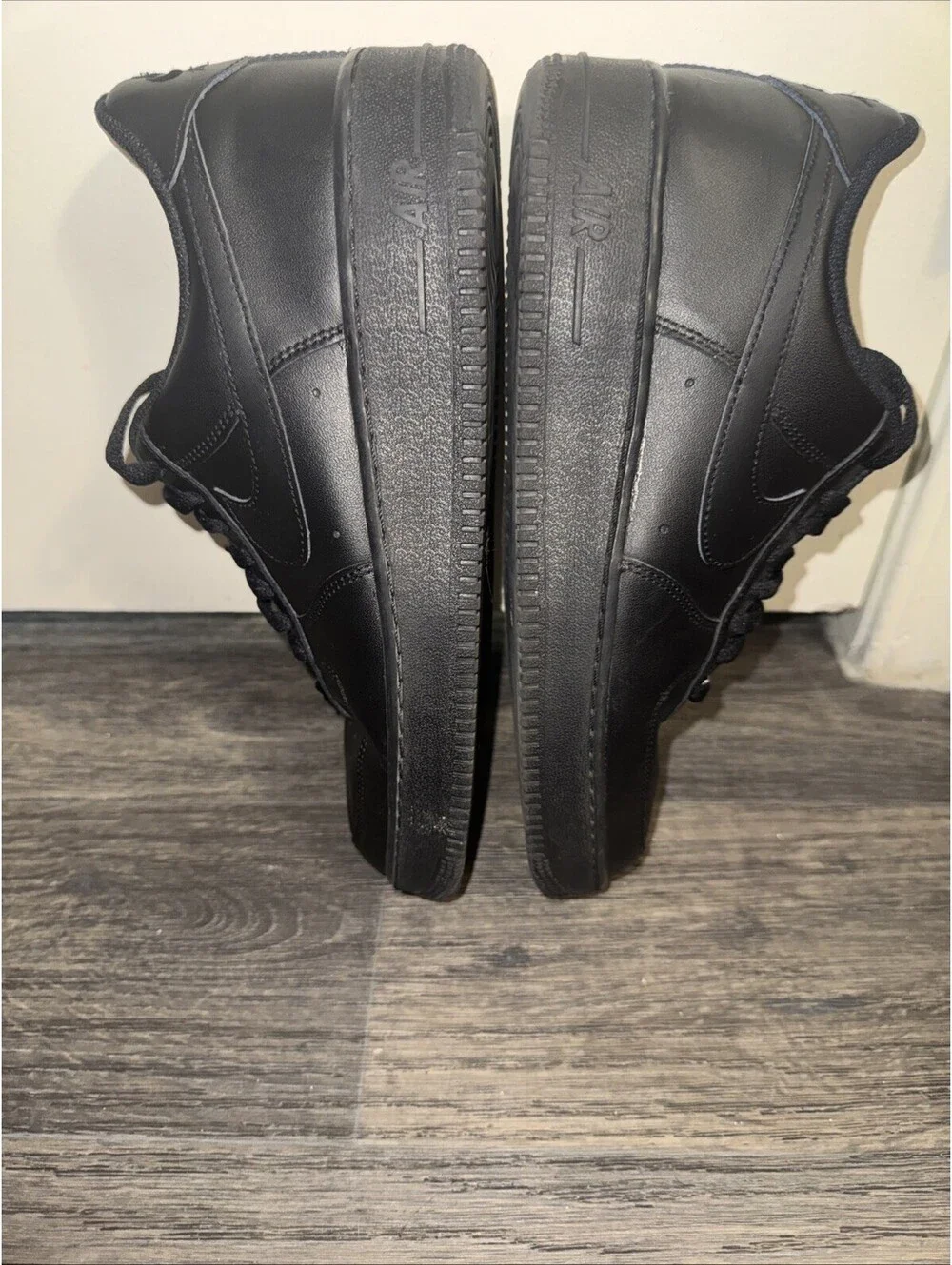 Nike Air Force 1 07 Triple Black Mens Size 10 CW2288-001 Low Classic Sneakers